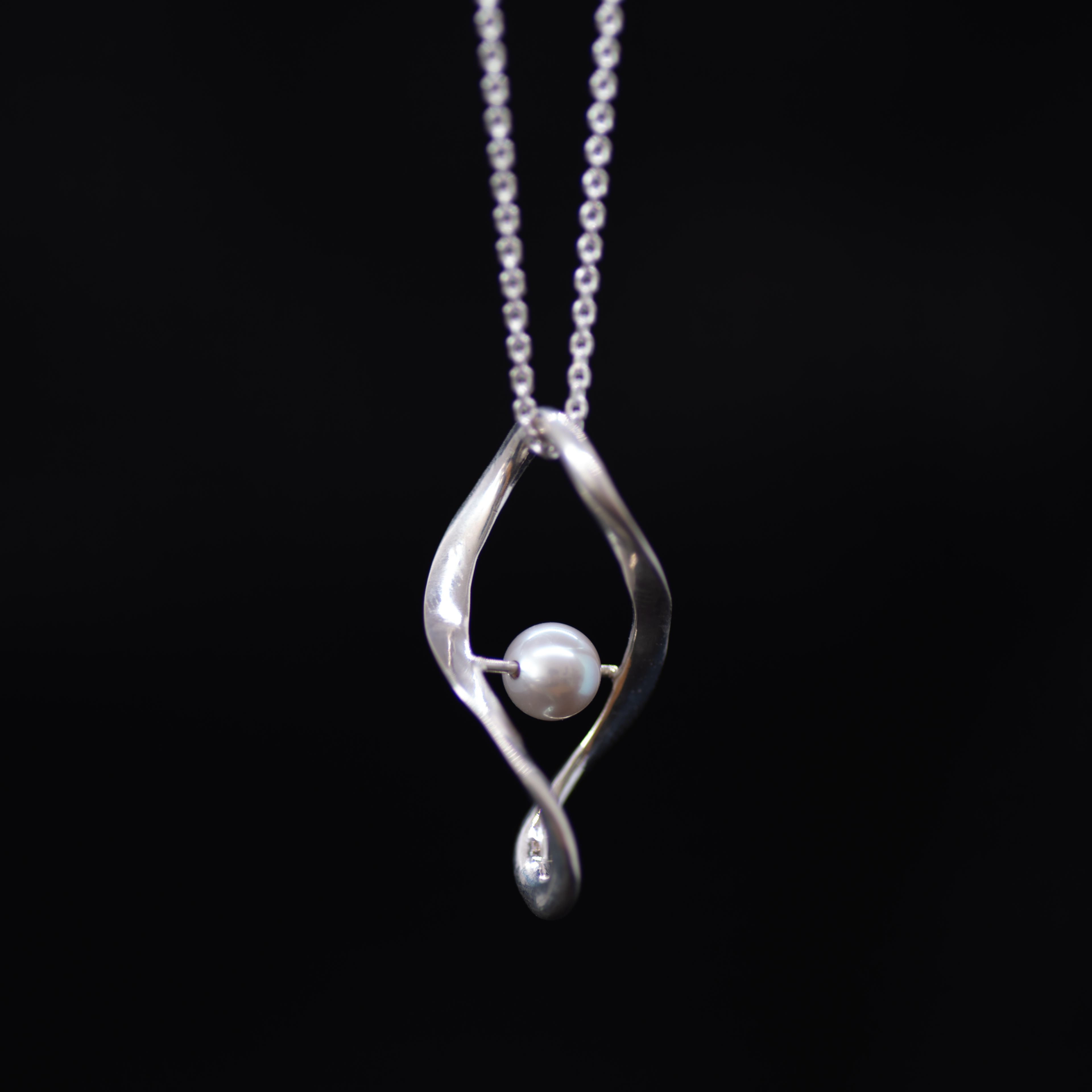 HELIX NECKLACE